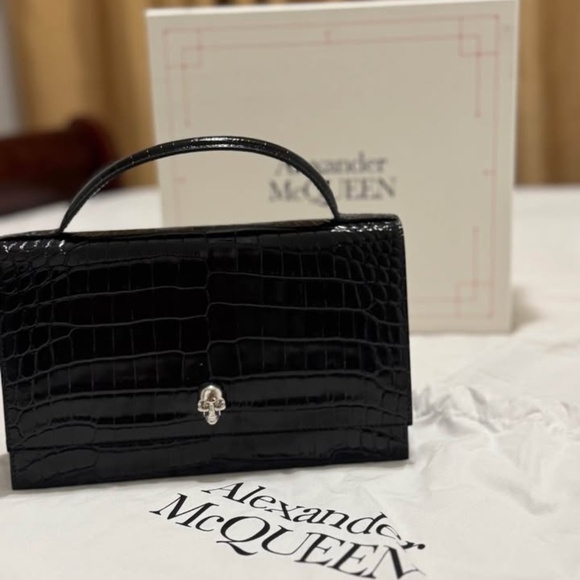 MCQUEEN Medium Skull Croc-Embossed Leather Top Handle Bag - Picture 2 of 9